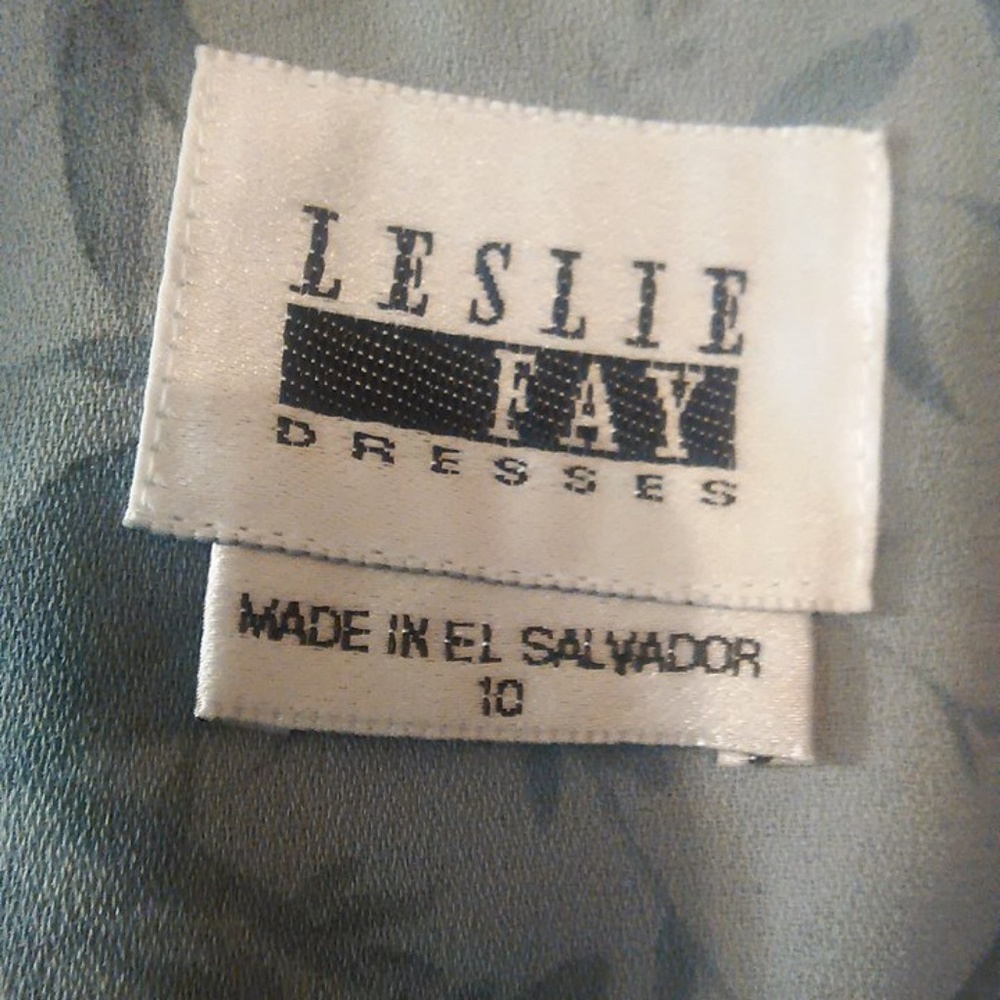 Dress - Picture 3 of 4